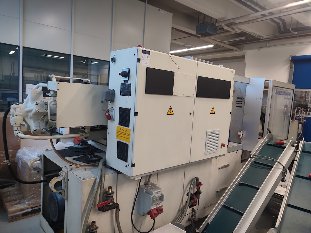 KraussMaffei Spritzgussmaschine – Industriedemontage
